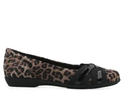 Women's Cliffs by White Mountain Chic Flats