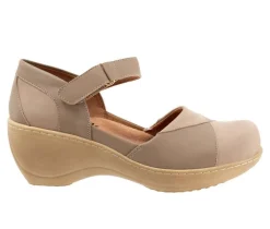 Women's Softwalk Miri Heeled Clogs