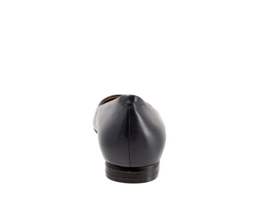 Women's Trotters Honor Flats