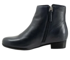 Women's Trotters Maxwell Booties